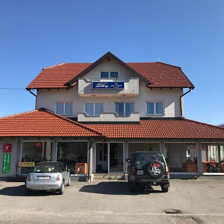Sobe Sky Hotell Fužine Exteriör bild